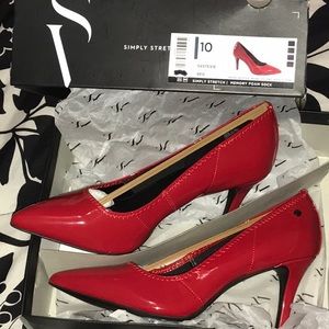 Vera Wang Red Pointed Toe Heels